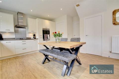 24 Flanders Close, Burbage, Hinckley, LE10 2FN