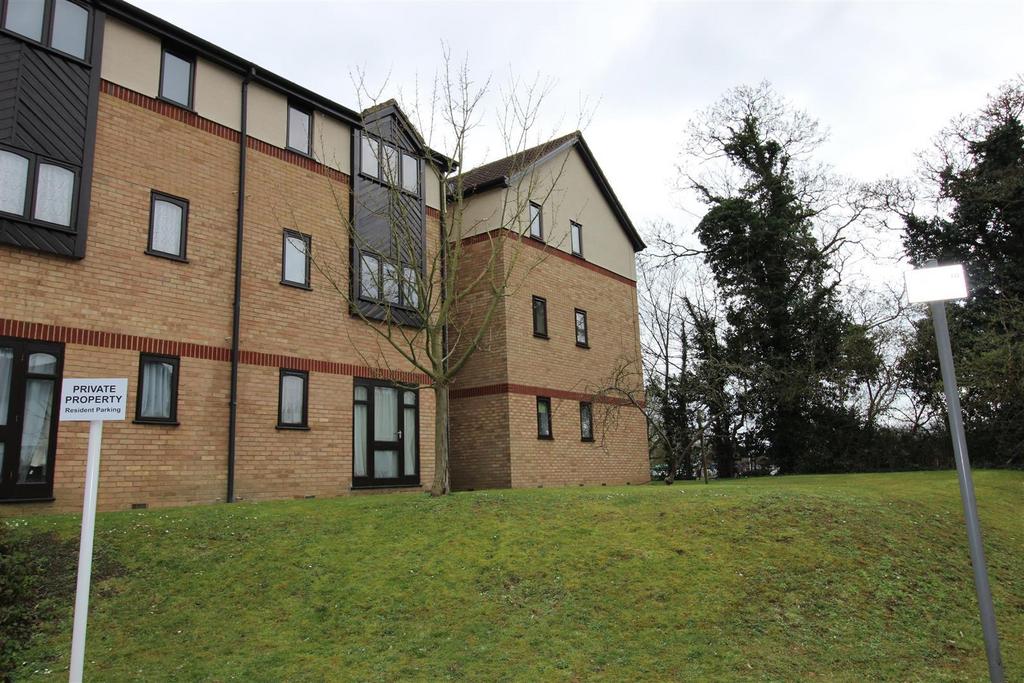 Cowley, Middlesex Studio £850 pcm (£196 pw)