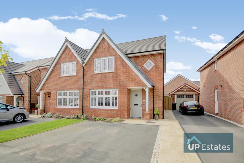 Roman Avenue, Nuneaton 3 bed semidetached house for sale £295,000