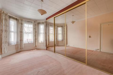 37 Braemar Avenue, London, SW19 8AY