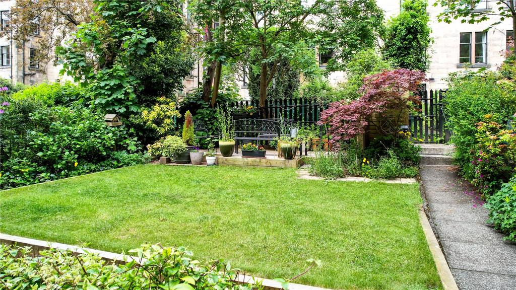 Beaumont Gate, Glasgow, G12 5 bed terraced house £735,000