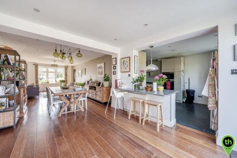5 bedroom detached house for sale - Edgwarebury Lane, Edgware
