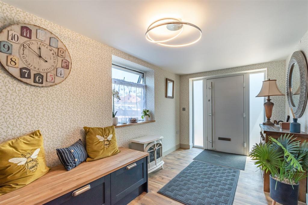 8549382-interior13.jpg