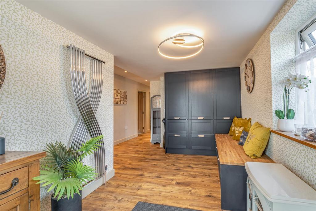 8549382-interior14.jpg