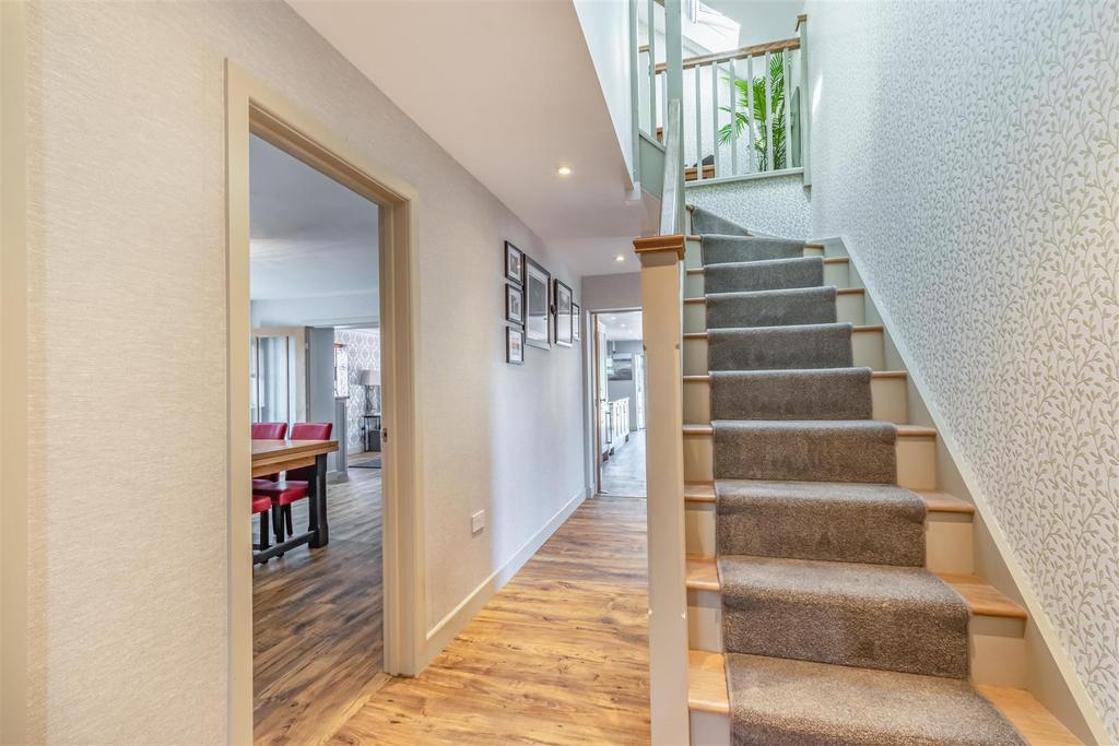 8549382-interior12.jpg