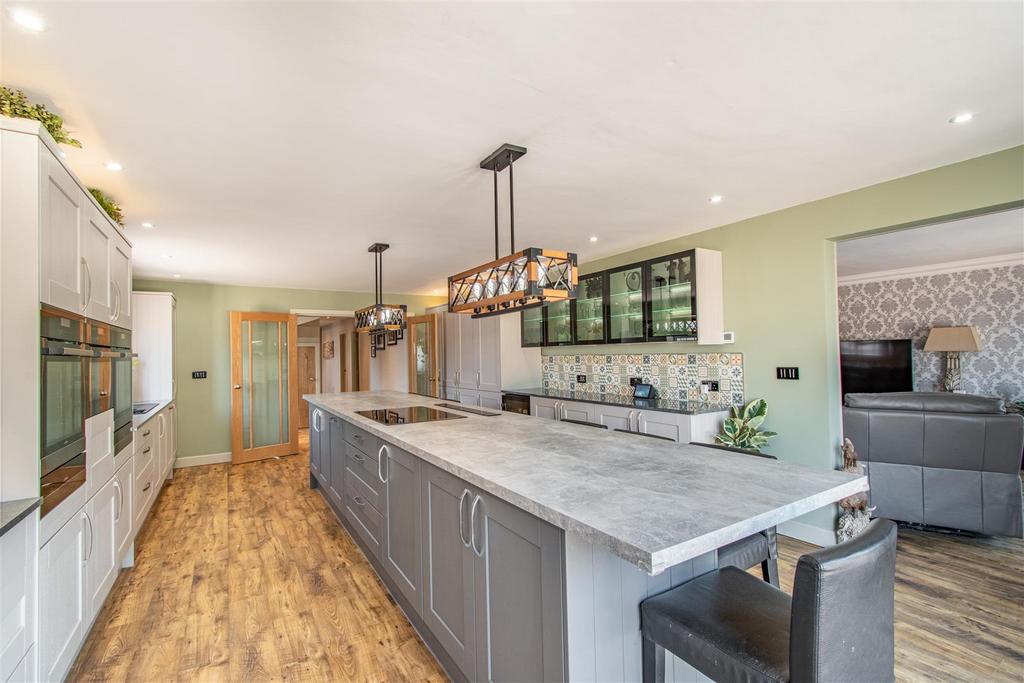 8549382-interior26.jpg