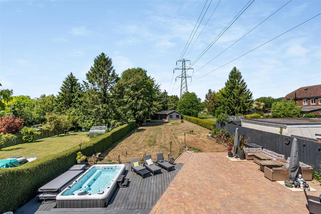 8549382-exterior13.jpg