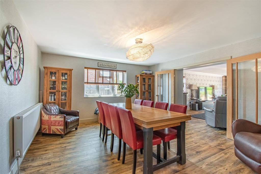 8549382-interior18.jpg