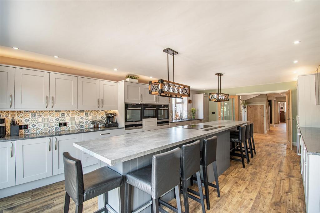 8549382-interior25.jpg