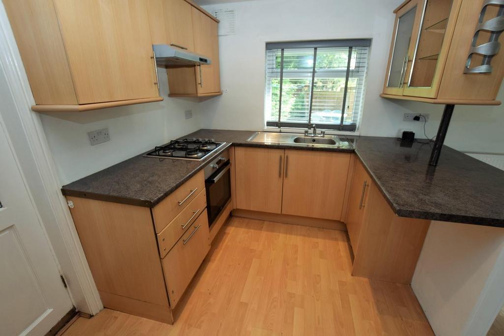 Kirkstall Drive, Barnoldswick 3 bed semidetached house £800 pcm (£185 pw)
