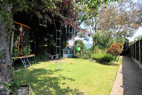 28 Turner Road, Worthing, BN14 8PZ