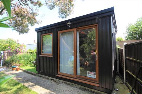 28 Turner Road, Worthing, BN14 8PZ