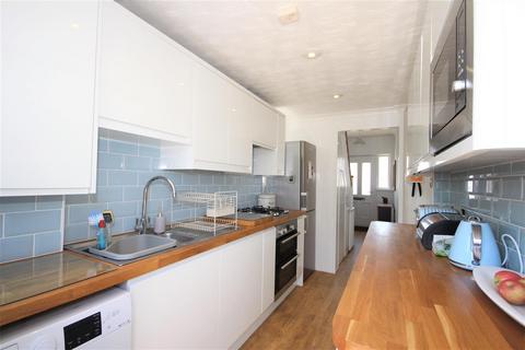 28 Turner Road, Worthing, BN14 8PZ