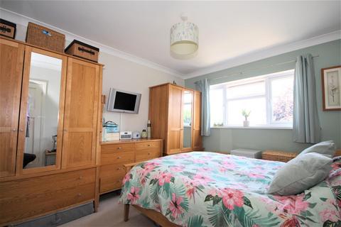 28 Turner Road, Worthing, BN14 8PZ