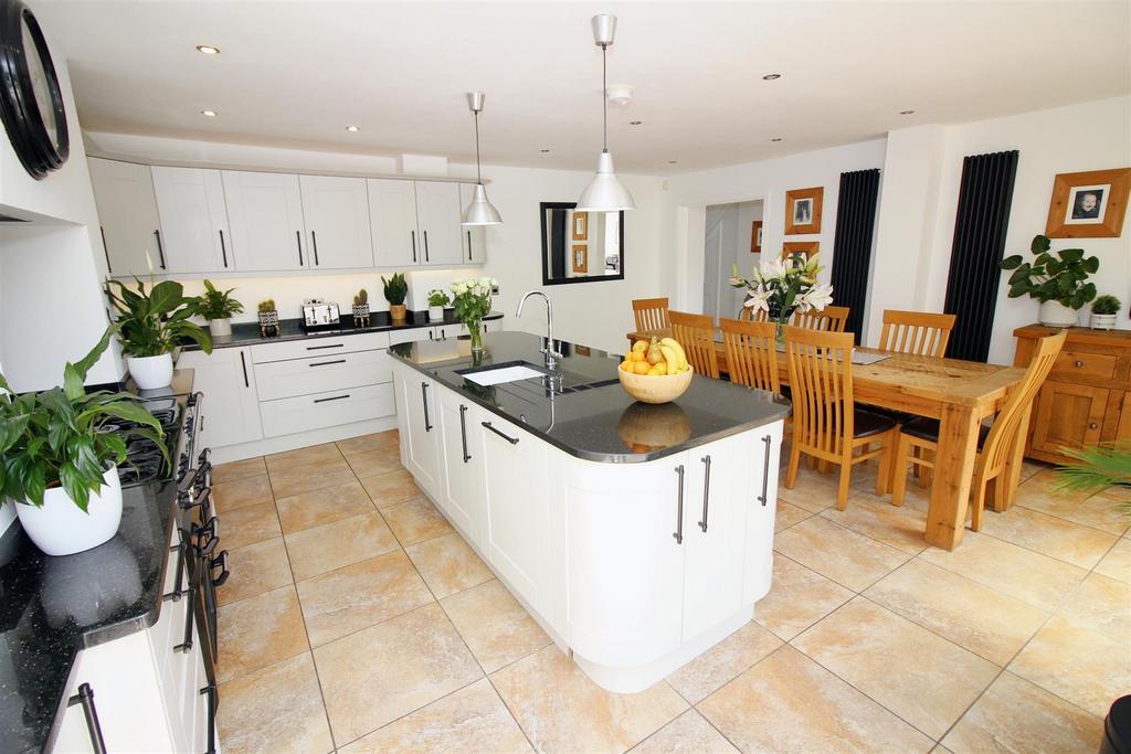 Dining kitchen (3).jpeg
