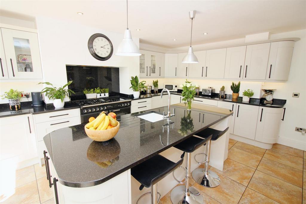 Dining kitchen (2).jpeg