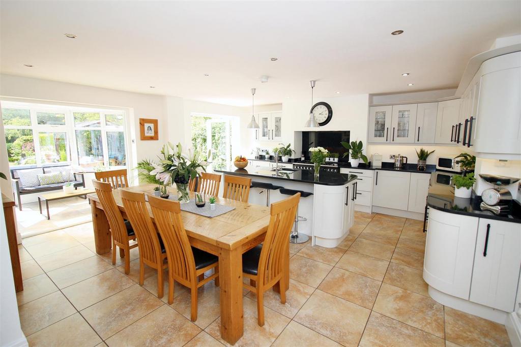 Dining kitchen (1).jpeg