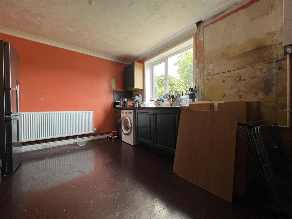 Kenwood Road, Portchester 3 bed terraced house for sale £200,000