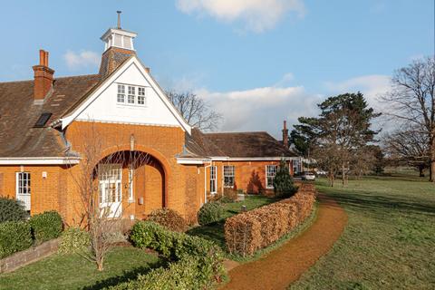 4, Chestnut House Acer Close, Epsom, KT19 8GN