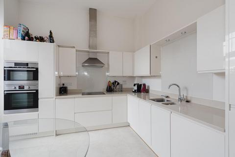 4, Chestnut House Acer Close, Epsom, KT19 8GN