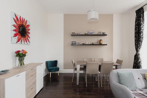 4, Chestnut House Acer Close, Epsom, KT19 8GN
