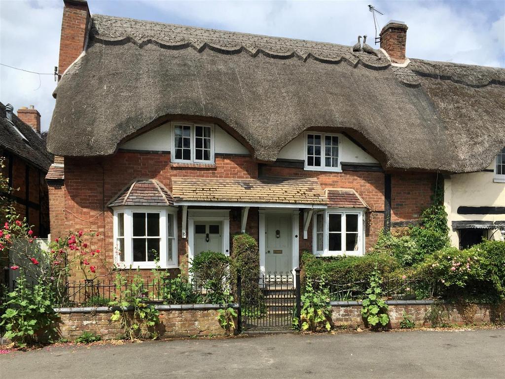 Chestnut Square, Wellesbourne, Warwickshire 4 bed character property