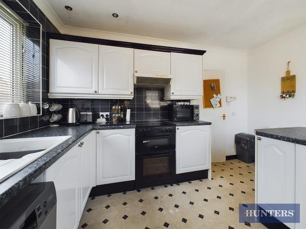 Kitchen 2.jpg