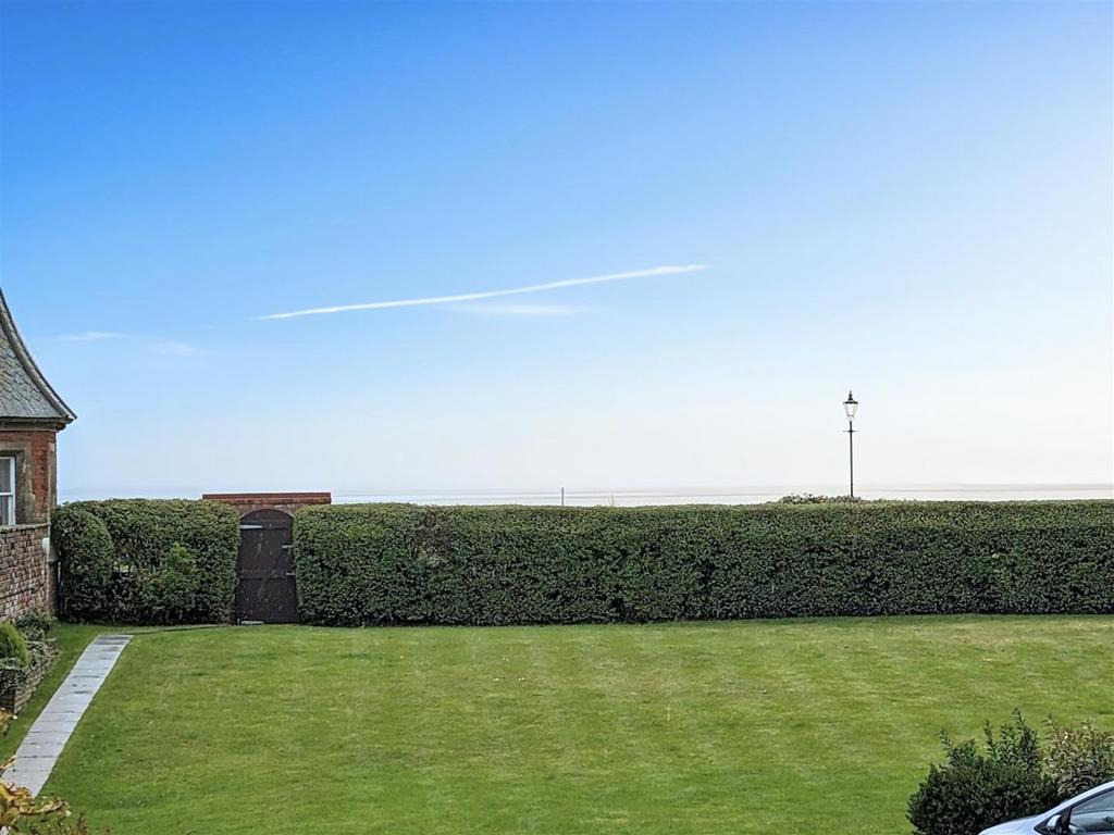 St Johns Wood, Clifton Drive, Lytham 2 bed apartment for sale £525,000