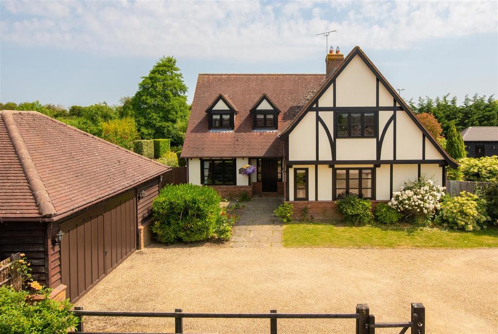 The Pastures, Upper Stondon, Henlow 4 bed detached house for sale £