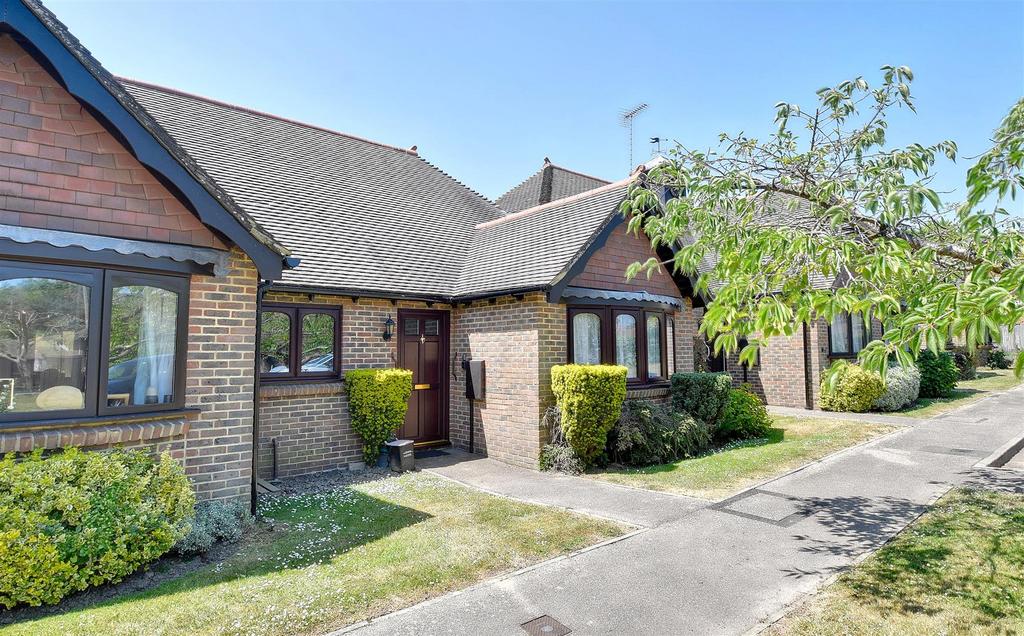 Hales Court, Hales Close, Tenterden 2 bed bungalow for sale £350,000
