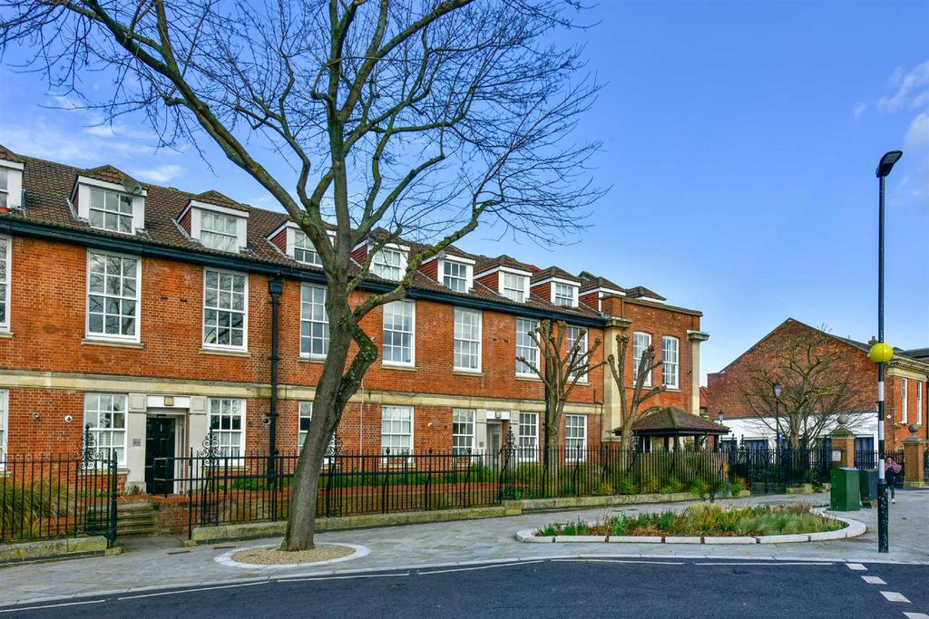 Clement House, Dalgarno Gardens... 1 bed flat £1,500 pcm (£346 pw)