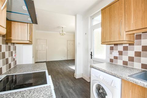 35 Cemetery Road, Wombwell, Barnsley, S73 8HZ