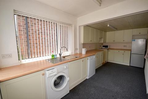 63 Leeway Road, Southwell, NG25 0BZ
