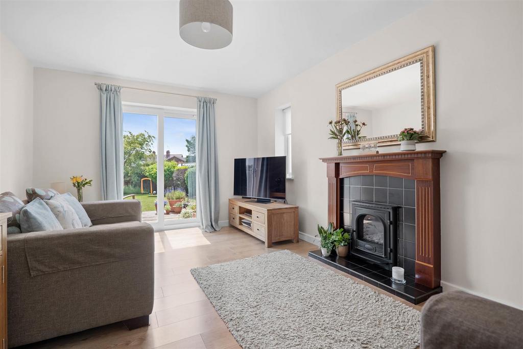 Churchill Road, Sedgeberrow, Evesham 3 bed semidetached house for sale