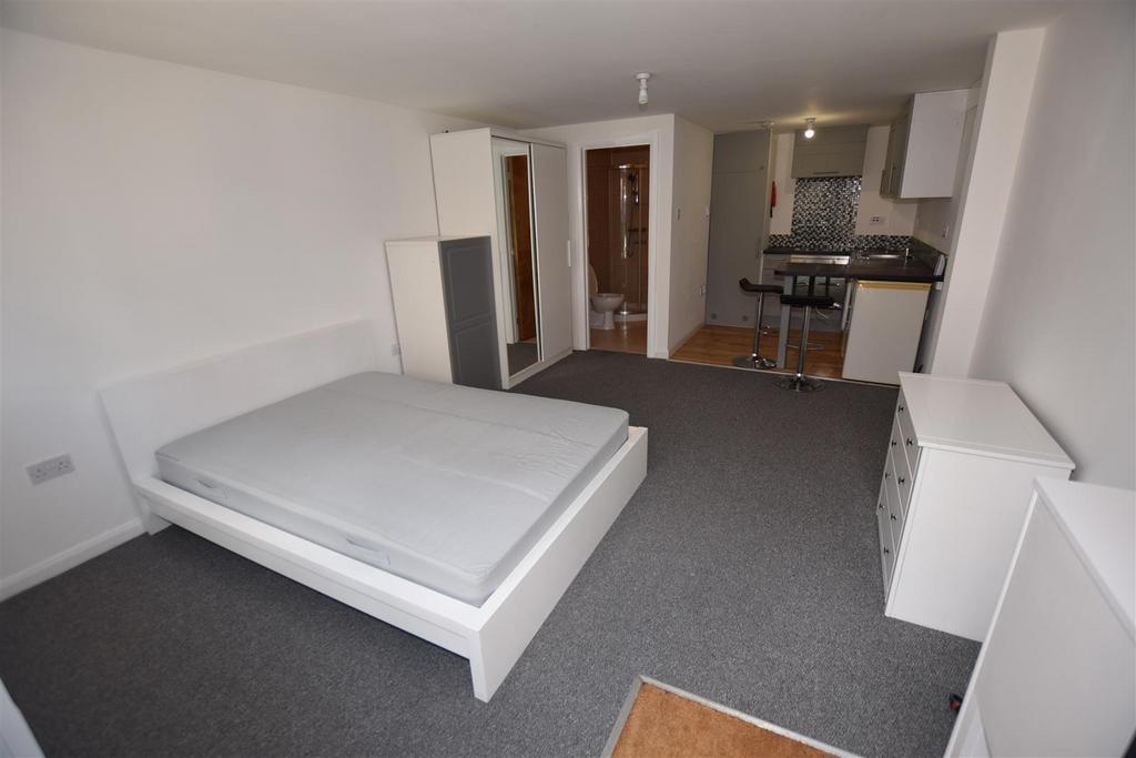 King Street Mews, East Finchley Studio £1,100 pcm (£254 pw)