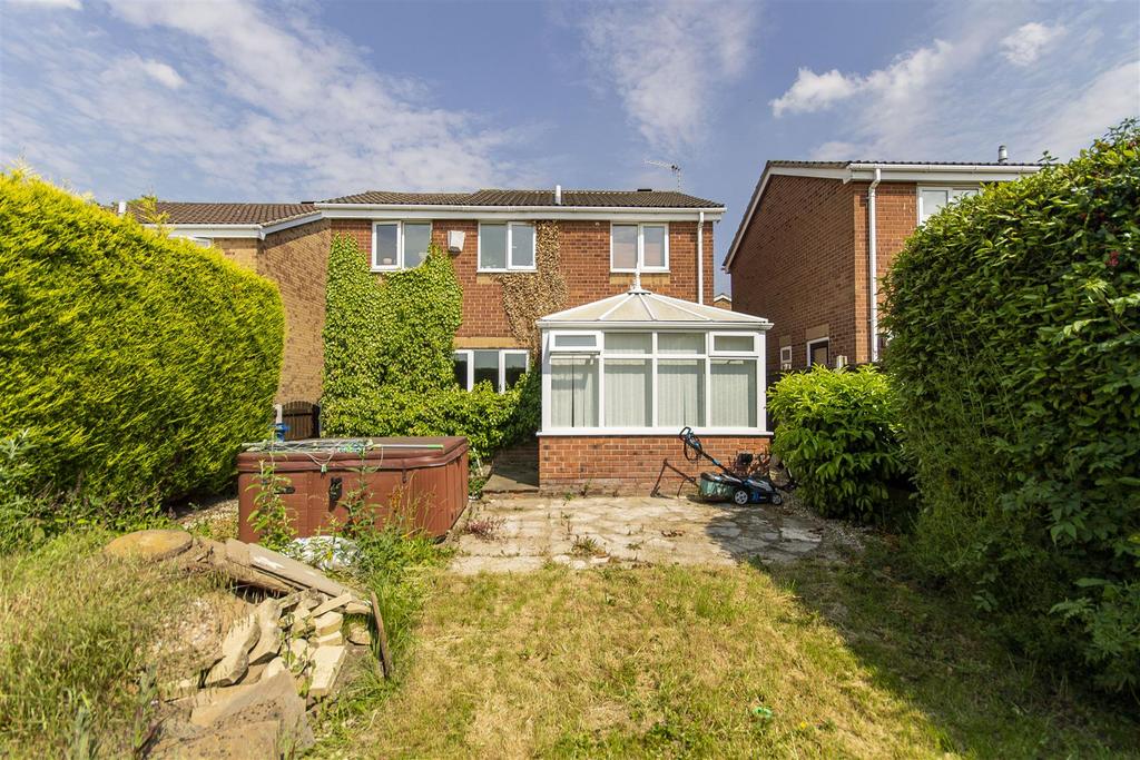 Hedley Drive, Brimington, Chesterfield 3 bed detached house £250,000