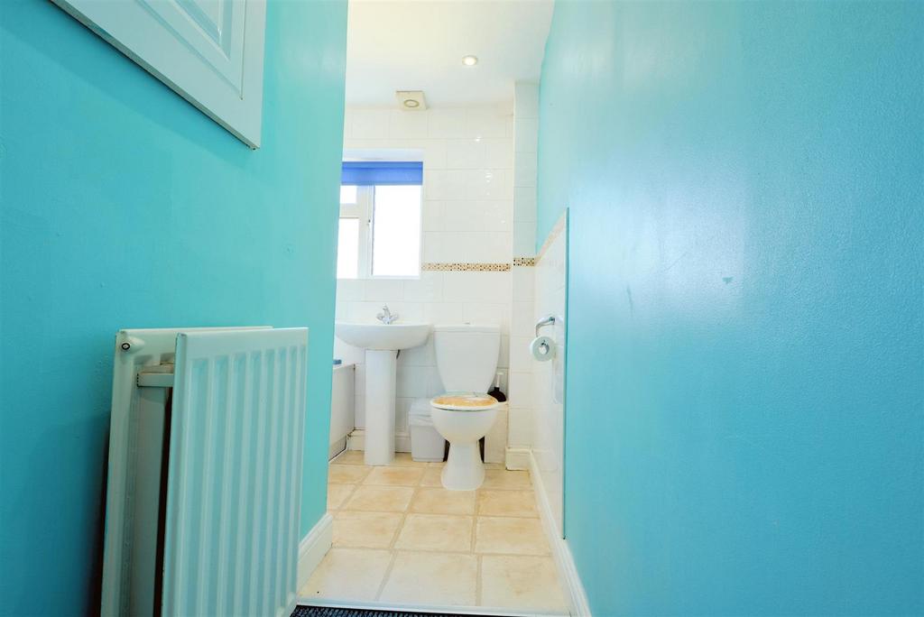 Bathroom 1.jpeg