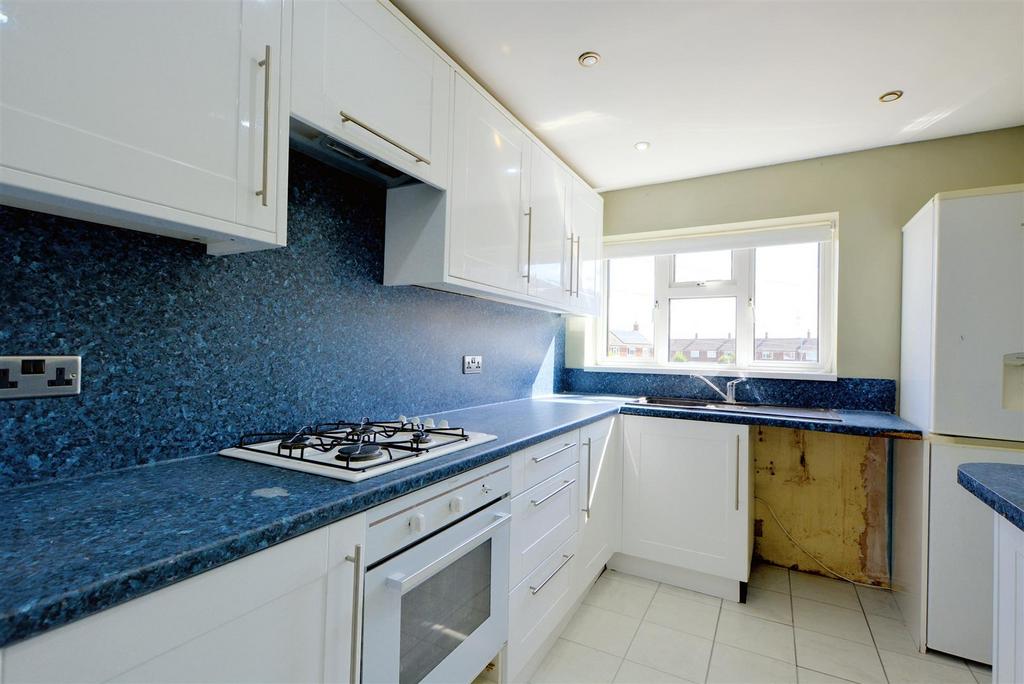 Kitchen 2.jpeg