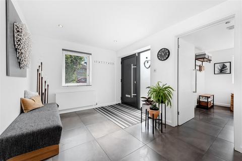 3 Oaklands Drive, Ascot, SL5 7NE