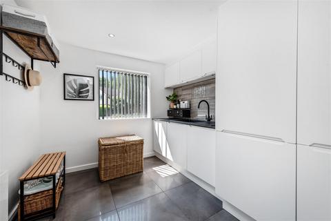 3 Oaklands Drive, Ascot, SL5 7NE