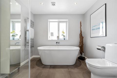 3 Oaklands Drive, Ascot, SL5 7NE