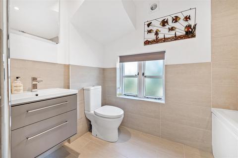 61 Cheapside Road, Ascot, SL5 7QR