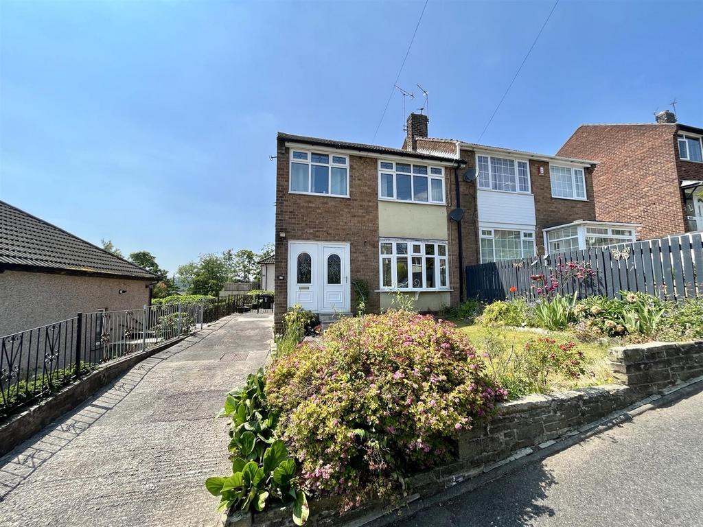 Woodfield Avenue, Greetland, Halifax 3 bed semidetached house £220,000