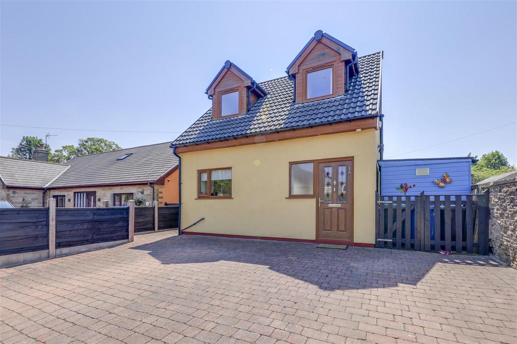 Ryefield Avenue West, Haslingden, Rossendale 1 bed detached house to