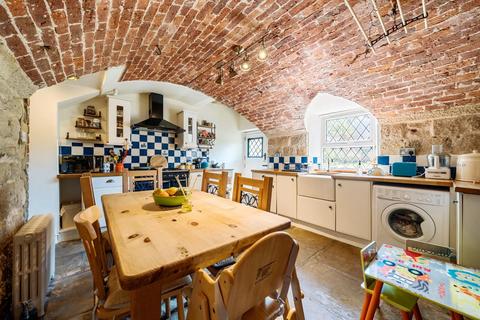 6 Albert Place, Horsforth, Leeds, LS18 5AE