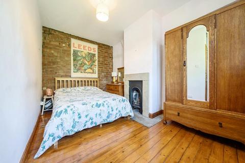 6 Albert Place, Horsforth, Leeds, LS18 5AE