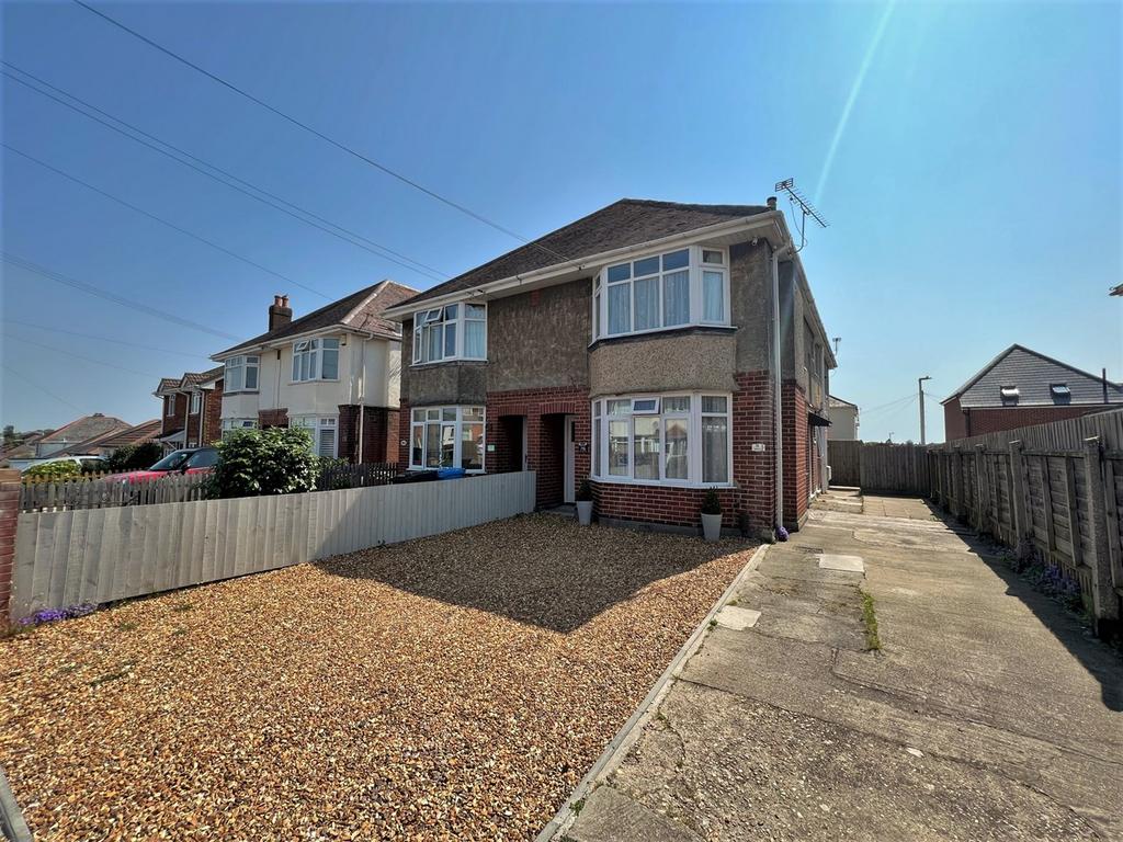 Cranbrook Road, Parkstone, Poole, BH12 2 bed apartment £240,000