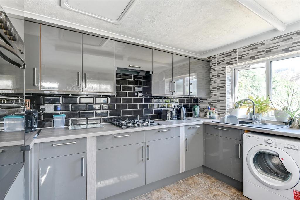 Canterbury Road, Worthing 3 bed house for sale £400,000