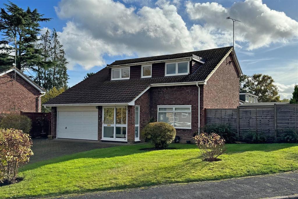 Chiddingfold 4 bed detached house for sale £739,500
