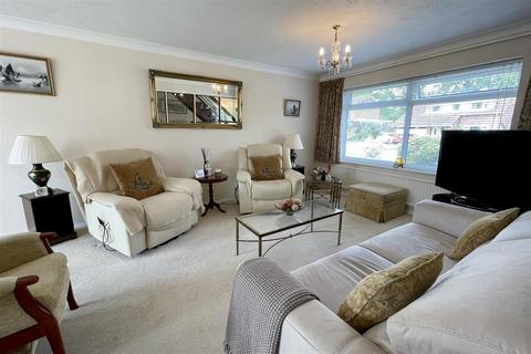 21 Yewens, Chiddingfold, Godalming, GU8 4SD